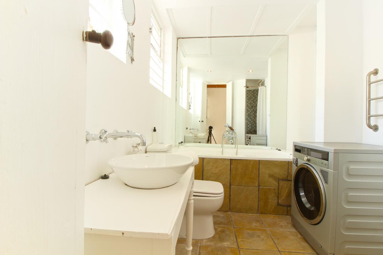 Vredenhof Apartments (Adults Only) เคปทาวน์ ภายนอก รูปภาพ